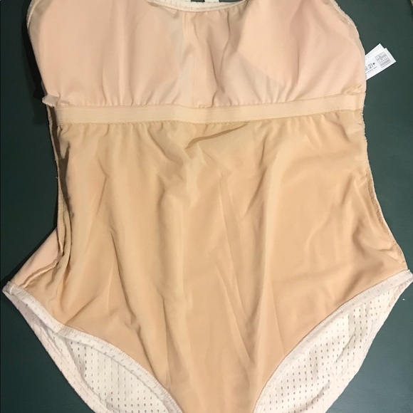 Cream one piece swimsuit - Picture 4 of 6